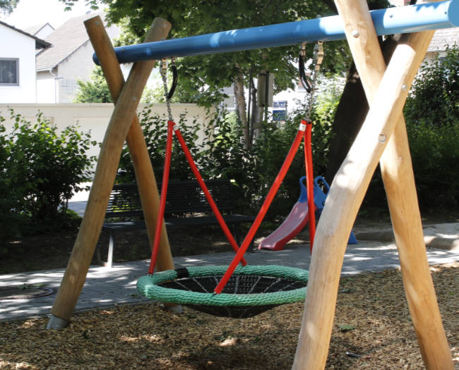 Spielplatz Südoststraße, Mainz Vogelnestschaukel